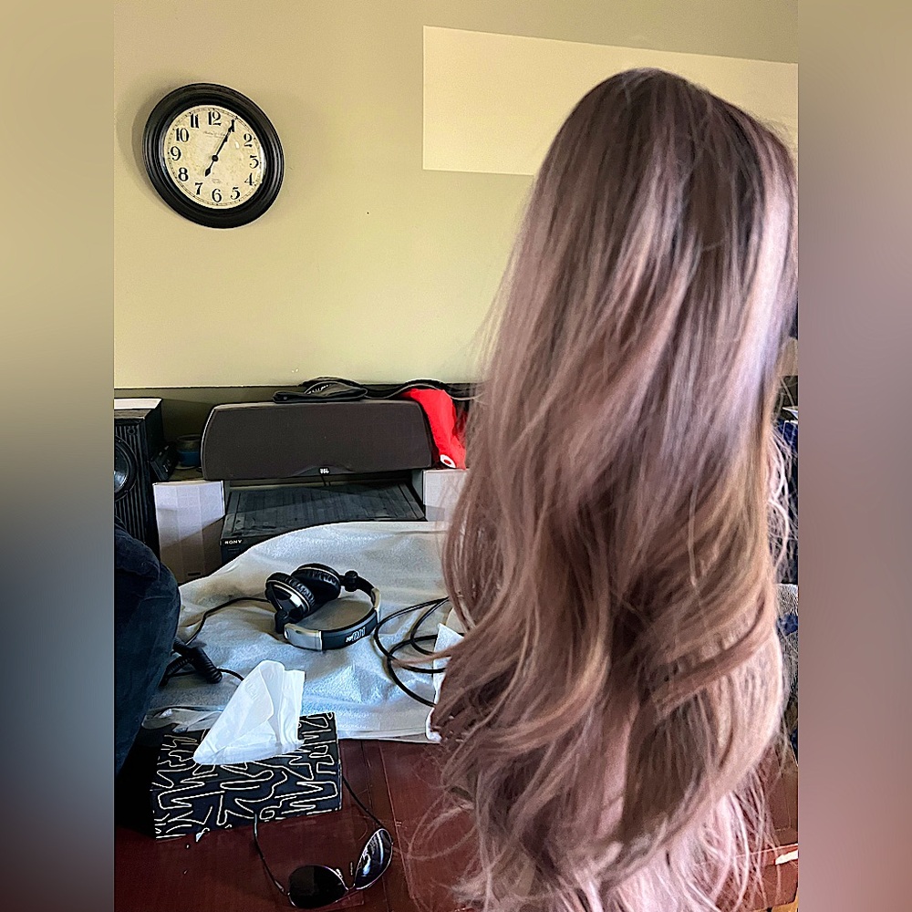 Salon bought New gorgeous lilac ombre synthetic wig